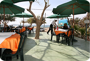 מסעדה בעג'מי, מול הים